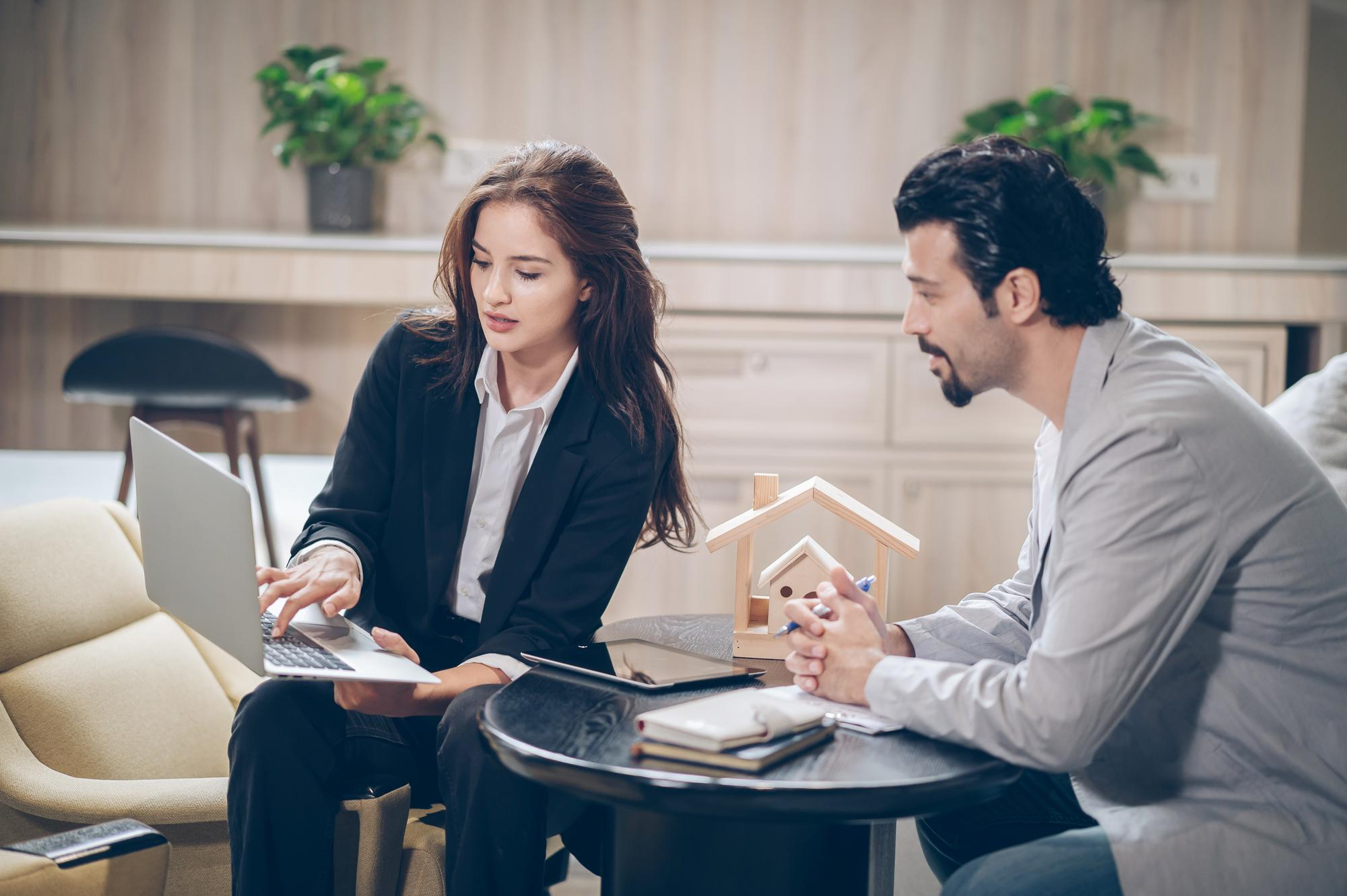 Property Management in Dubai: DIY vs. Professional Services