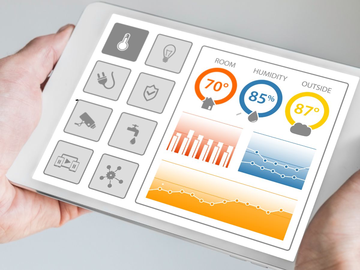 Smart climate control system in Dubai home
